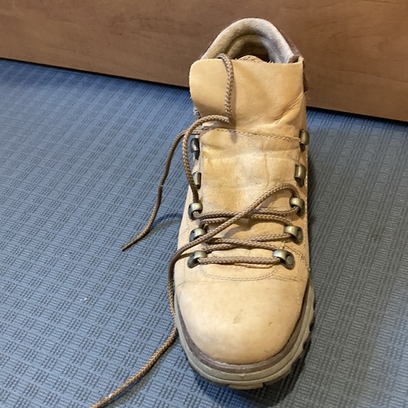 caterpilar mid cut,barely worn - Picture 4 of 6